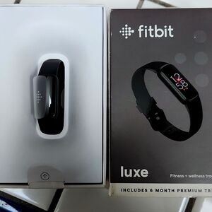 Fit Bit Luxe Black